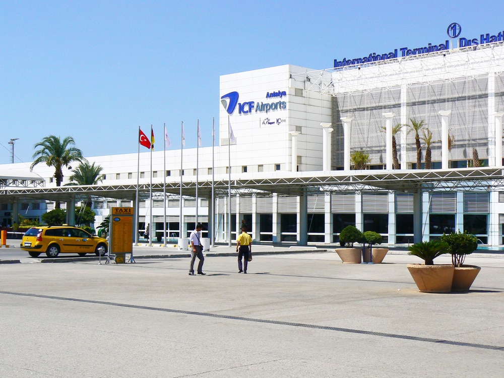 Antalya аэропорт (AYT)